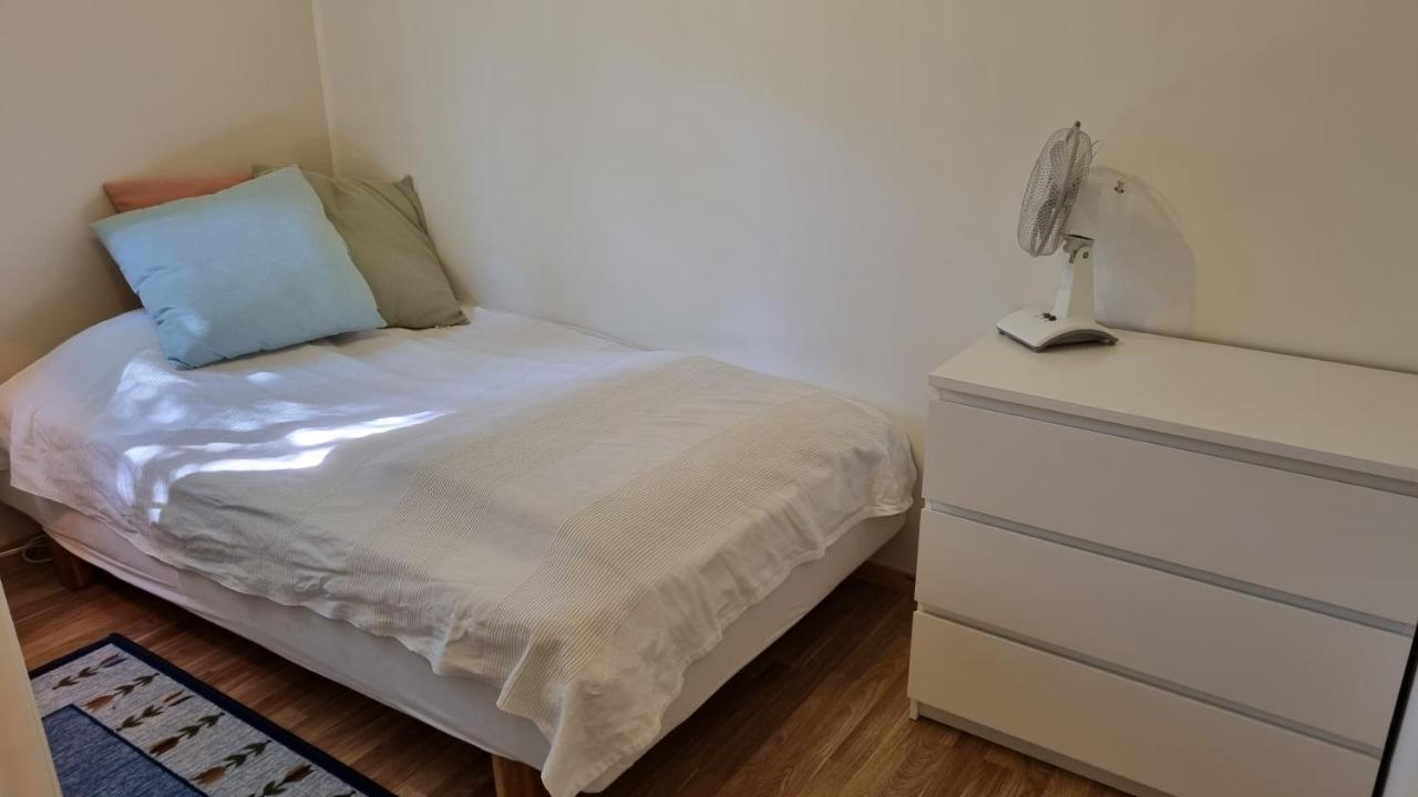 Fritidshus Rostockvaegen 40B - Guest House - Bring Own Bed Sheets Norrtalje Exterior photo